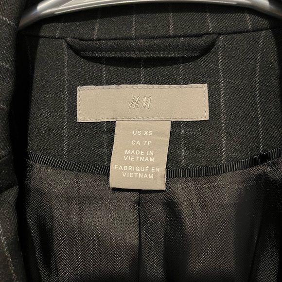 NWOT H&M Charcoal Gray Striped Fitted Blazer - Picture 5 of 12